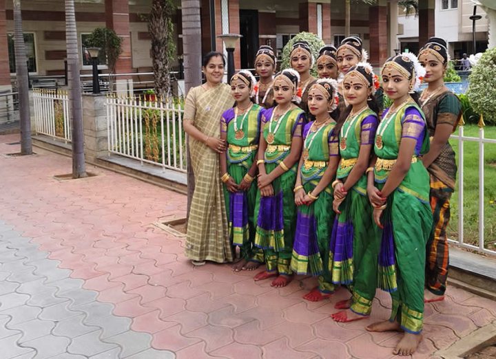 Live Performance at Ananya's Nana Nani Homes – Phase 4 & 5 – Bharatanatyam performance, Coimbatore